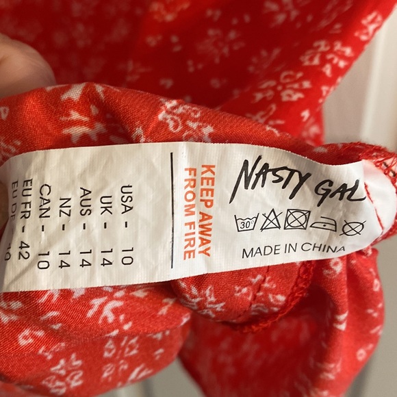 Nasty Gal dress Red with white flowers, spaghetti straps w/side zipper Size 10 - Picture 8 of 9